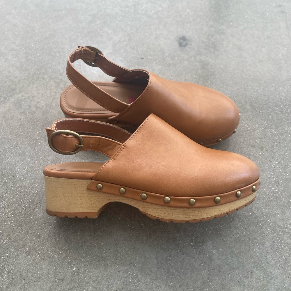 Steve Madden clogs